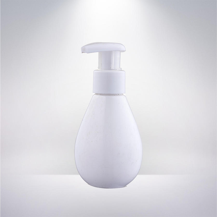 Plastic lotion pump head with lid applied